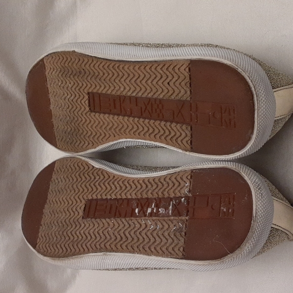 Nautica size 6.5 women's gold metallic slip on sneaker. - Picture 12 of 14